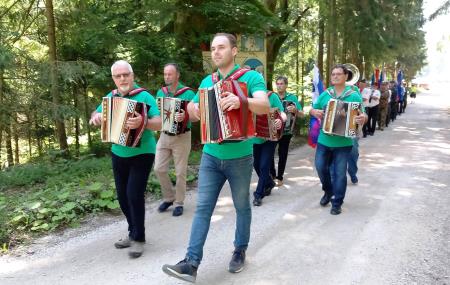 Spominska slovesnost na Trotovem vrhu na Strojni (9)